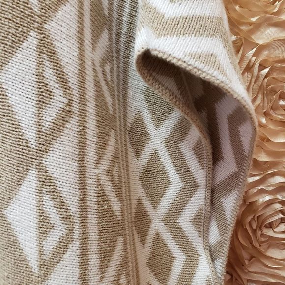 OLD ๐ค๐ NAVY Beige and White Shawl Poncho Size M/L - Picture 5 of 10
